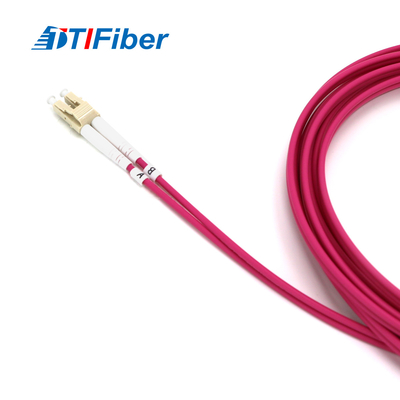 Cordón de remiendo de la fibra óptica milímetro OM4 LC/UPC - puente de la fibra del duplex LSZH de LC/UPC