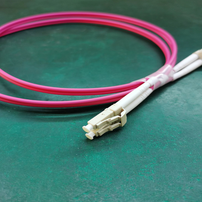 Cordón de remiendo óptico de FTTH, cordón de remiendo de fibra óptica con varios modos de funcionamiento OM4