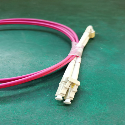 Cordón de remiendo óptico de FTTH, cordón de remiendo de fibra óptica con varios modos de funcionamiento OM4