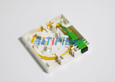 Caja de la terminación del cable de fribra óptica de la red FTTH montada en la pared con el adaptador/las coletas