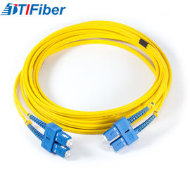 Alto color del amarillo de la chaqueta del cordón de remiendo de la fibra óptica de la estabilidad SC/UPC 2.0m m LSZH