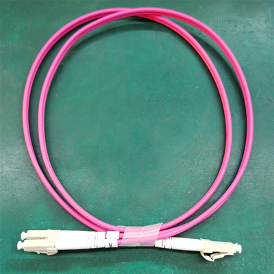 Cordón de remiendo púrpura de la fibra de Jumper Multimode OM4 50/125um