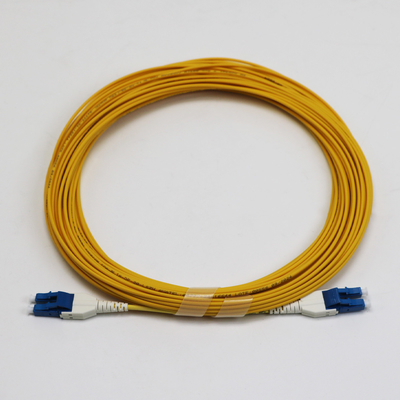 LC Uniboot Zip Cod Singlemode G657.A1 BendInsensible Duplex 2mm LSZH Baja pérdida 0,15dB Cordón de parche de fibra