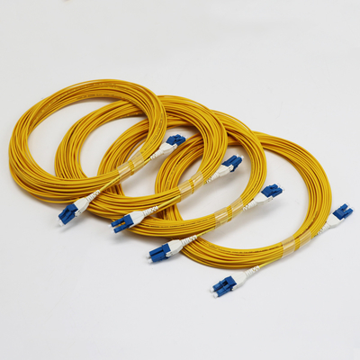 Uniboot LC Fiber Jumper 1M LC UPC a LC UPC Modo único G657.A1 BendInsensible 2mm LSZH Baja pérdida 0,15dB Cordón de parche de fibra