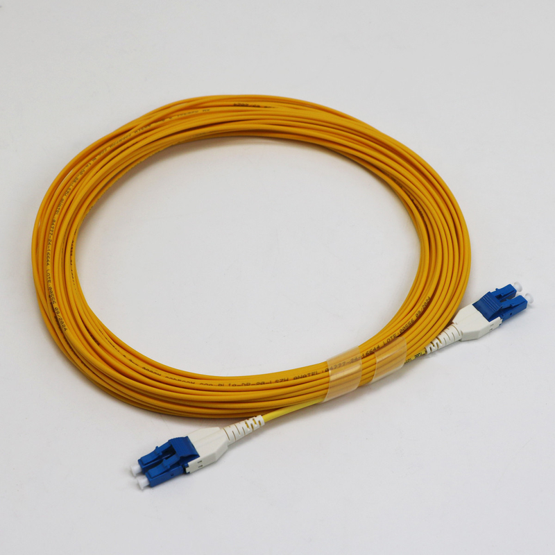 Uniboot LC Fiber Jumper 1M LC UPC a LC UPC Modo único G657.A1 BendInsensible 2mm LSZH Baja pérdida 0,15dB Cordón de parche de fibra